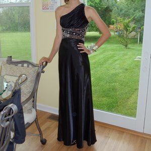 Gorgeous One Shoulder Formal/Prom Long Gown